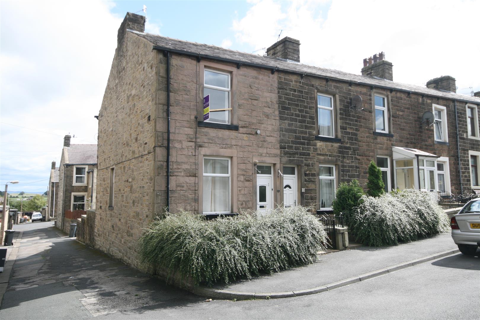 2 bedroom end terrace house To Let in Barnoldswick - Main Image